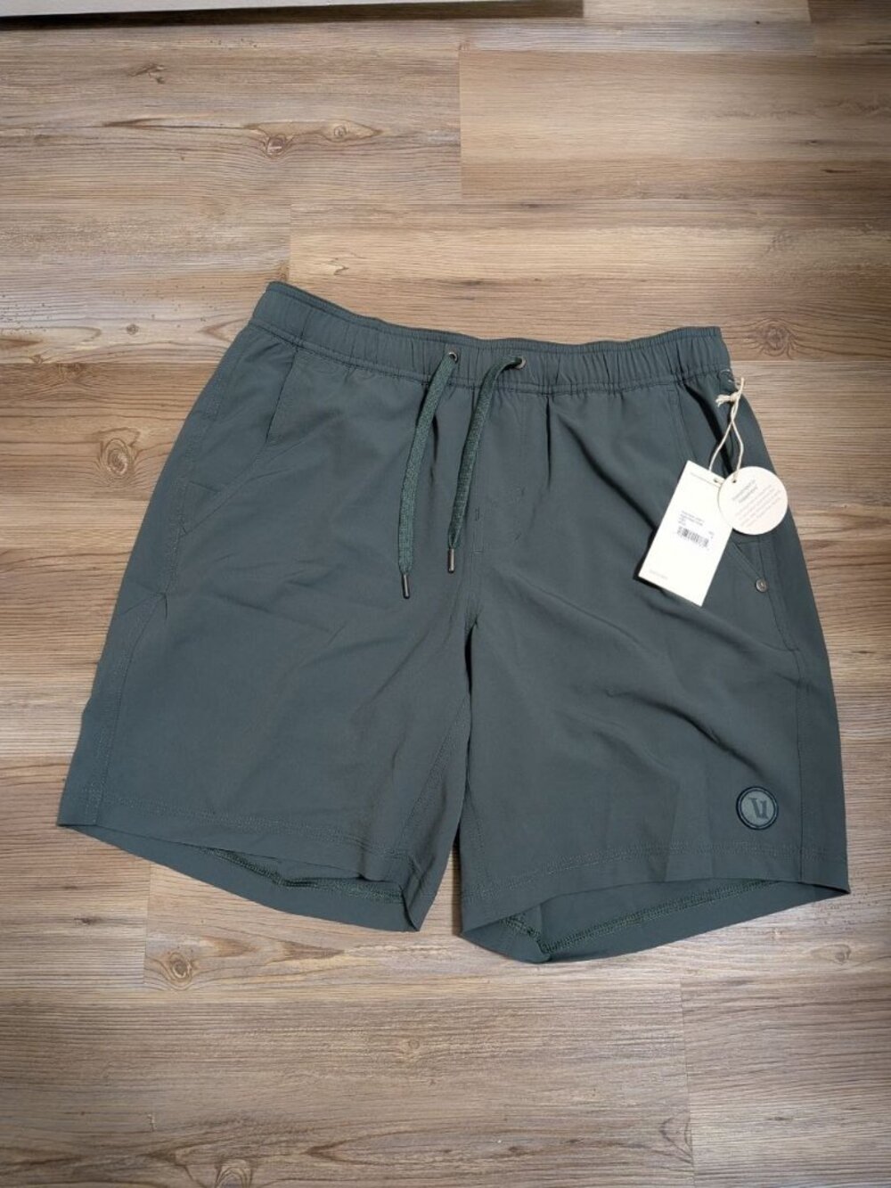 Vuori Kore Short Lined 7 Agate Green Tonal S NWT